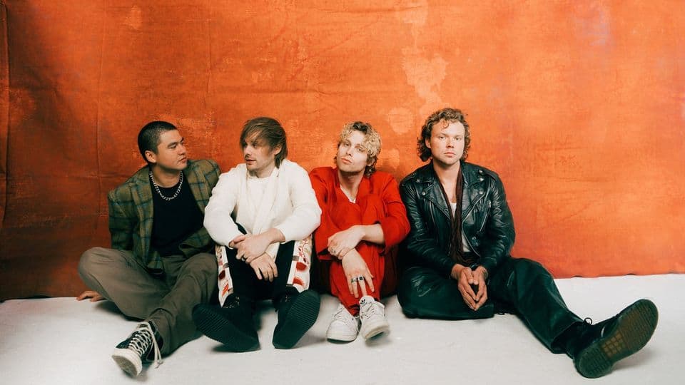 The 5 Seconds of Summer Show World Tour 2023 Potrebbe essere un'immagine raffigurante 4 persone