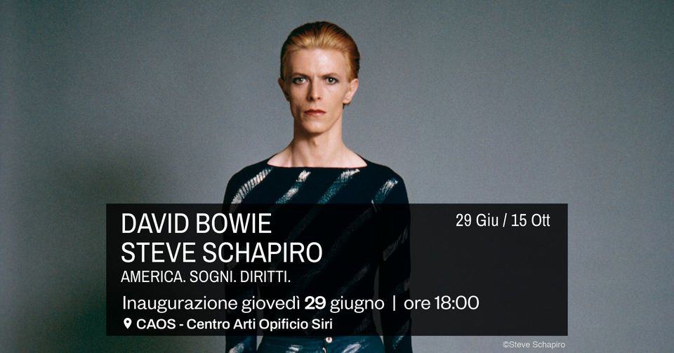 Opening David Bowie / Steve Schapiro – America. Sogni. Diritti. Potrebbe essere un'immagine raffigurante 1 persona, collo alto, rivista e il seguente testo "Giu 15 29Giu/15Ott Ott DAVID BOWIE STEVE SCHAPIRO AMERICA. SOGNI. DIRITTI. Inauguraz giovedì 29 giugno CAOS Centro Arti Opificio Siri ore 18:00 ©Steve Schapiro"