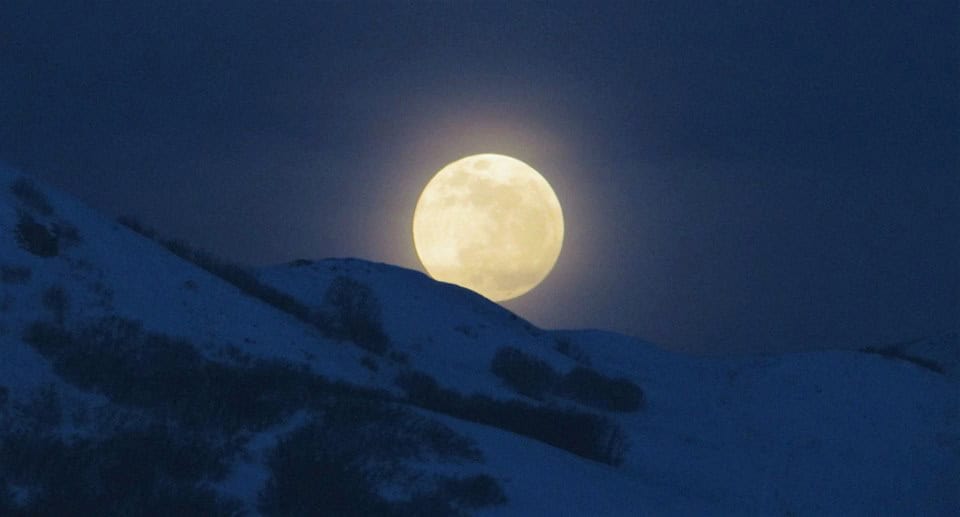 A Piancavallo Eupolis organizza CAMMINANDO CON LA LUNA Potrebbe essere un'immagine raffigurante eclissi