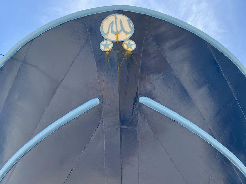 Potrebbe essere un'immagine raffigurante silo e serbatoio idrico a torre