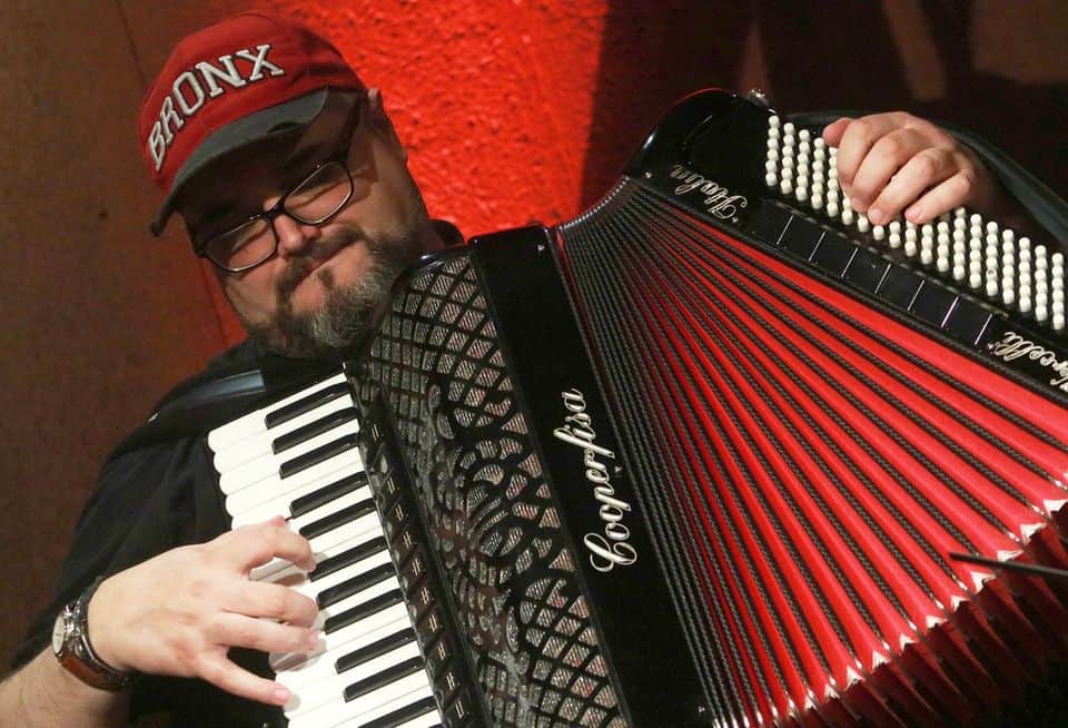 Jazz SummerWine: Tiziano Chiapelli Trio Potrebbe essere un'immagine raffigurante 1 persona e fisarmonica