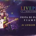 LIVEPLAY – COLDPLAY Tribute Band @Festa di Fiamene Potrebbe essere un'immagine raffigurante 3 persone, chitarra, poster, concerto e il seguente testo "LIVEPLAY MUSIC the SPHERES RYON FESTA DI FIAMENE FIAMENE 31 0000 LIVEPLAYBAND.COM LUG 2023"