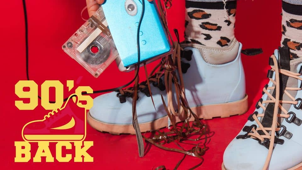 90’S BACK || Caorso (PC), Sagra dal Nadar Potrebbe essere un'immagine raffigurante scarpe da ginnastica, lettore di cassette portatile, abbigliamento sportivo, calzino e testo