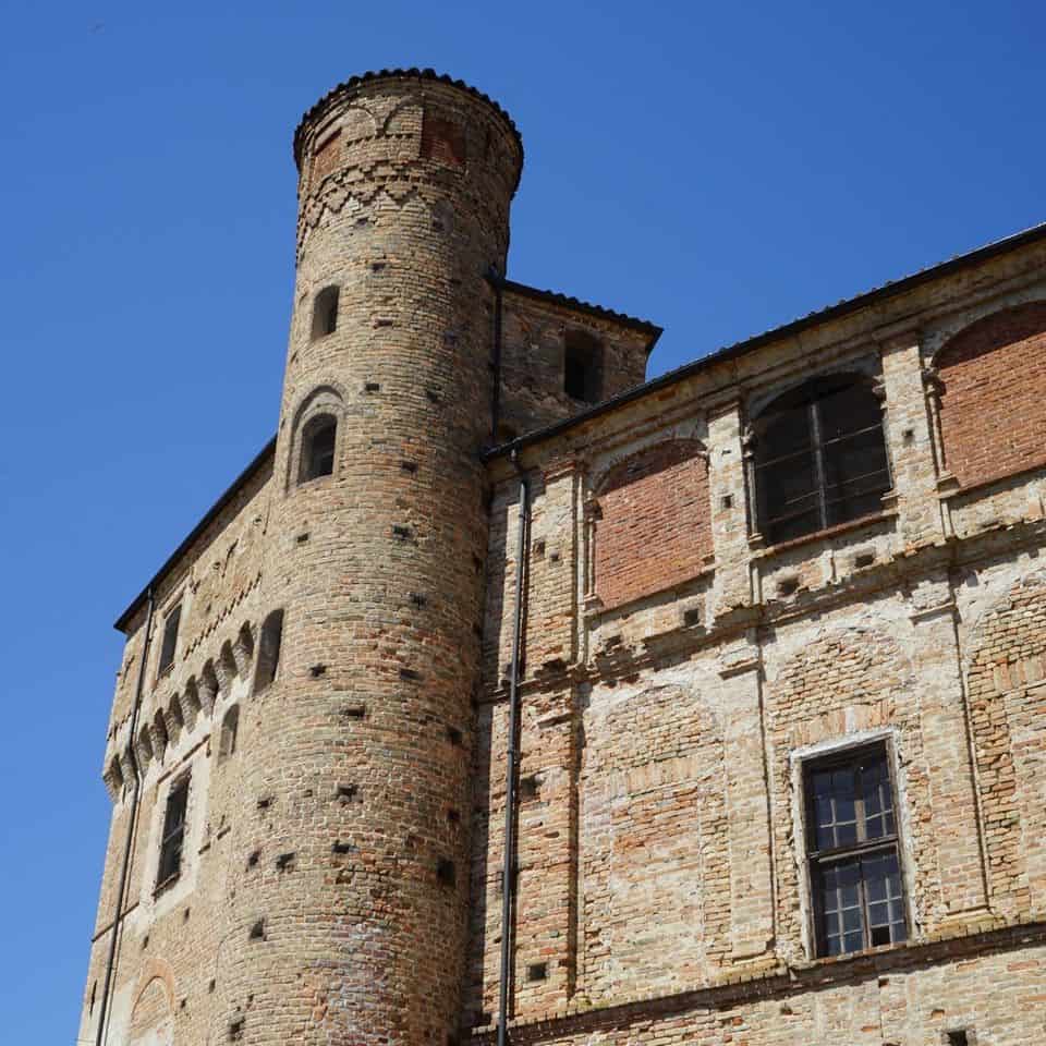 Festa Patronale Roddi 2023 Potrebbe essere un'immagine raffigurante campanile, castello e il Palazzo dei Papi