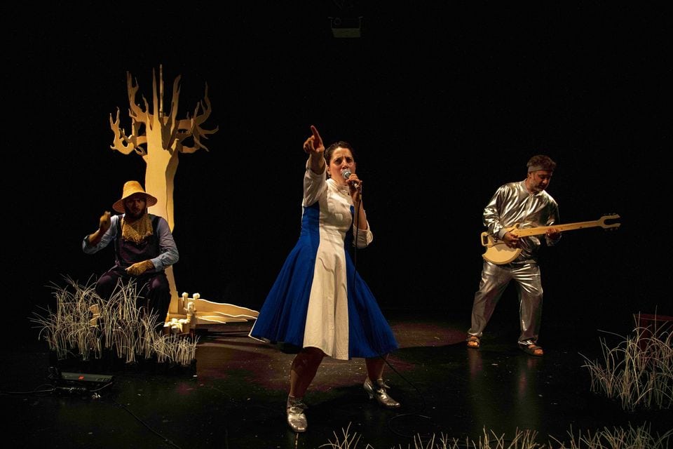 STAGIONE RAGAZZI “OZz – Della mancanza e dello stupore” // Teatro Verdi Monte San Savino May be an image of 3 people and violin