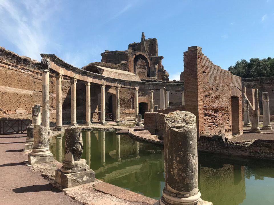 Un giorno dall’imperatore a Villa Adriana a ingresso gratuito No photo description available.