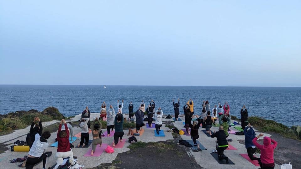 Evento Yoga sul mare al tramonto Locandina Yoga sul mare al tramonto - martedì 4 giugno ore 18:05 - 19:15