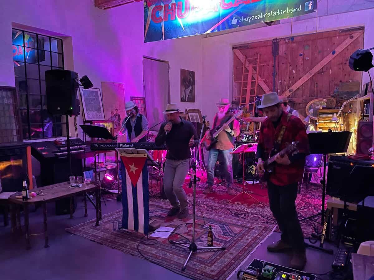 Chupacabra alla Sagra del Timonchio May be an image of 5 people, lighting, accordion, piano and speaker