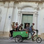 CIRCONAUTA IN PARATA May be an image of 5 people, Piazza di Spagna and street