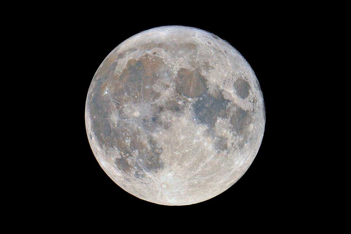 SOTTO QUESTA LUNA May be an image of eclipse