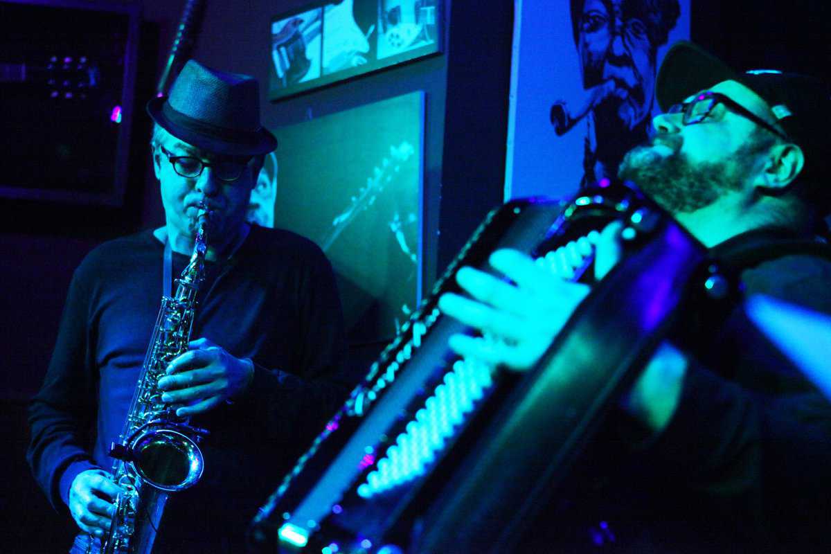 Tiziano Chiapelli Quintet “Bosstangando” May be an image of 2 people, accordion, clarinet, trumpet and saxophone