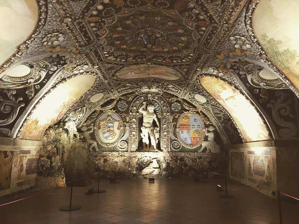 Villa Zileri, Tiepolo e la grotta delle conchiglie: visita serale May be an image of the Basilica of the National Shrine of the Immaculate Conception