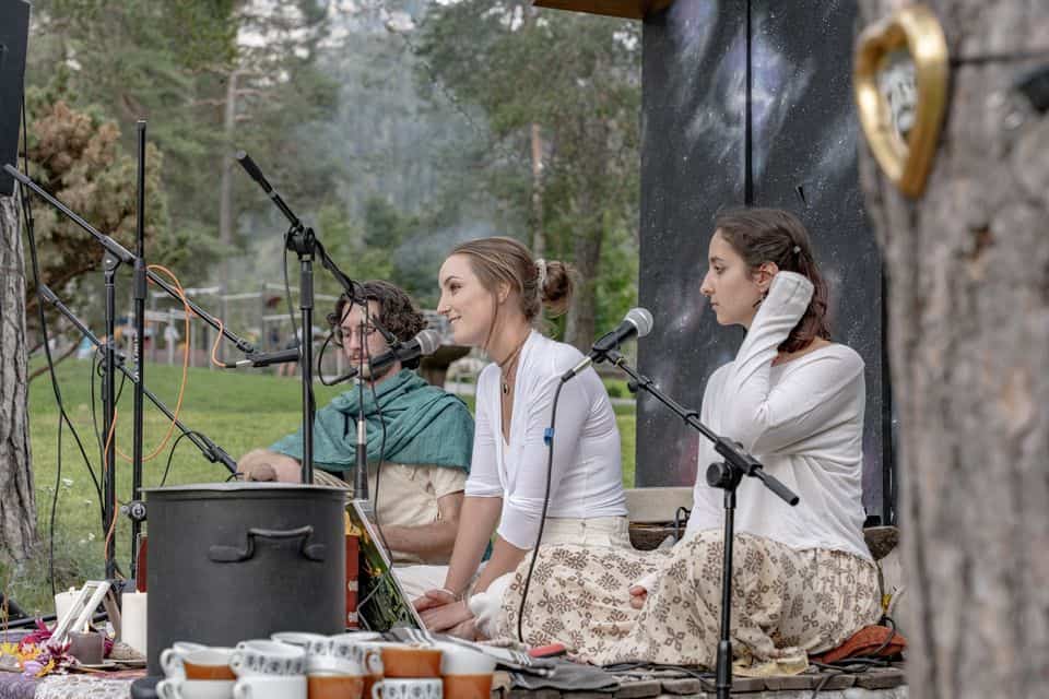 Evento Cacao & Kirtan (Singing Circle) W – Sudevi, Laura, Manohar Locandina Cacao & Kirtan (Singing Circle) W – Sudevi, Laura, Manohar - lunedì 19 agosto ore 17:00 - 20:00