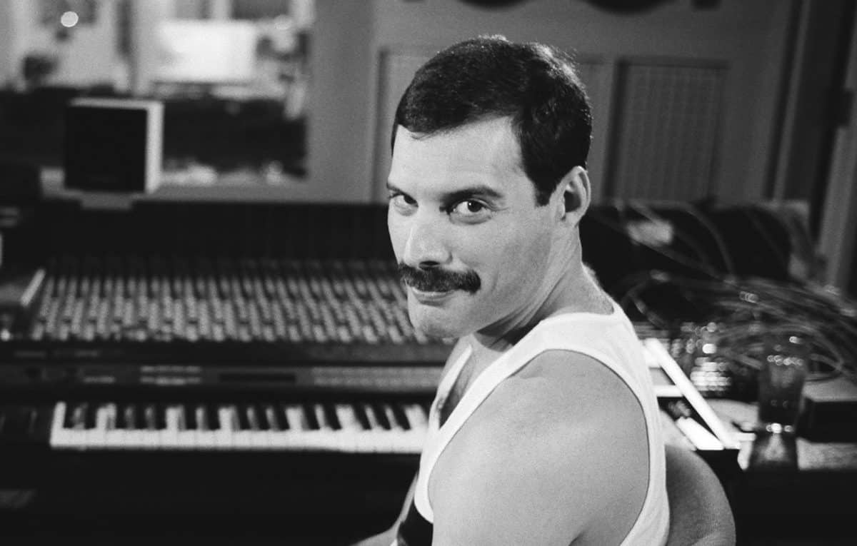 Milano suona Freddie Mercury | Gran Concerto all’Arena Milano Est May be an image of 1 person