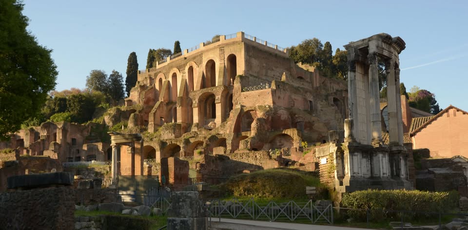 Evento Foro Romano e Fori Imperiali interni Locandina Foro Romano e Fori Imperiali interni - domenica 27 settembre ore 10:00 - 13:15