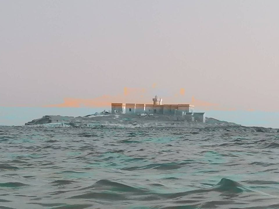 OPERARE IN FRONTIERA – formazione gratuita a Lampedusa 18 e 19 ottobre May be an image of ocean and water