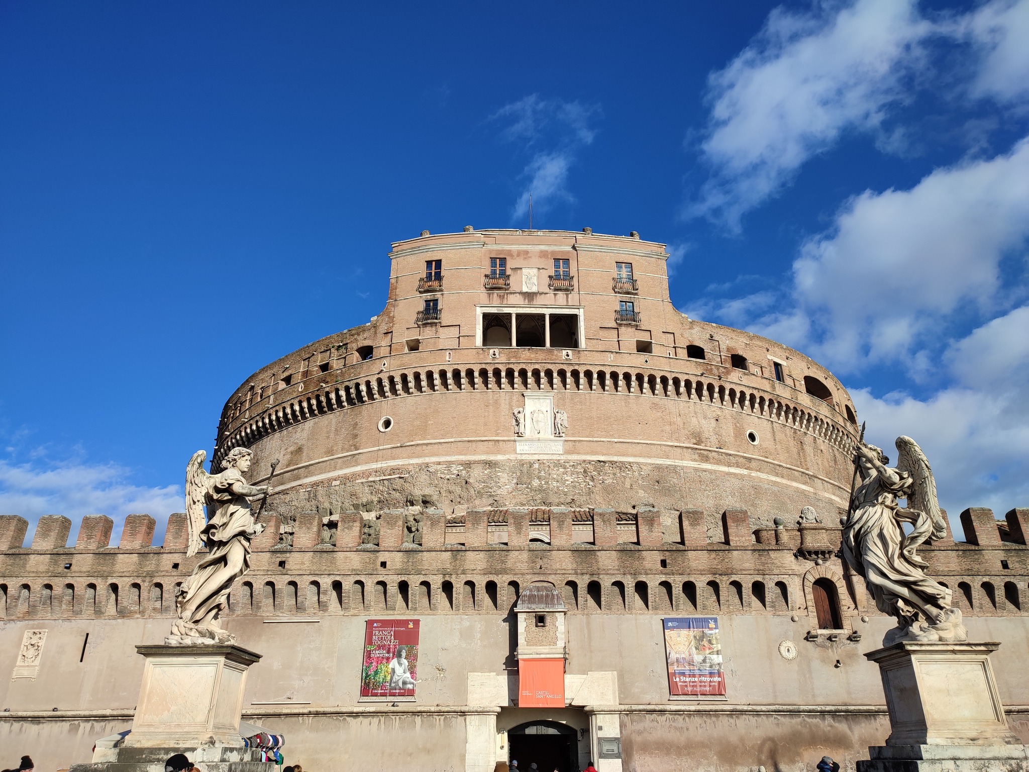 Visita a Castel Sant’Angelo con le stanze affrescate, restaurate e il nuovo allestimento No photo description available.