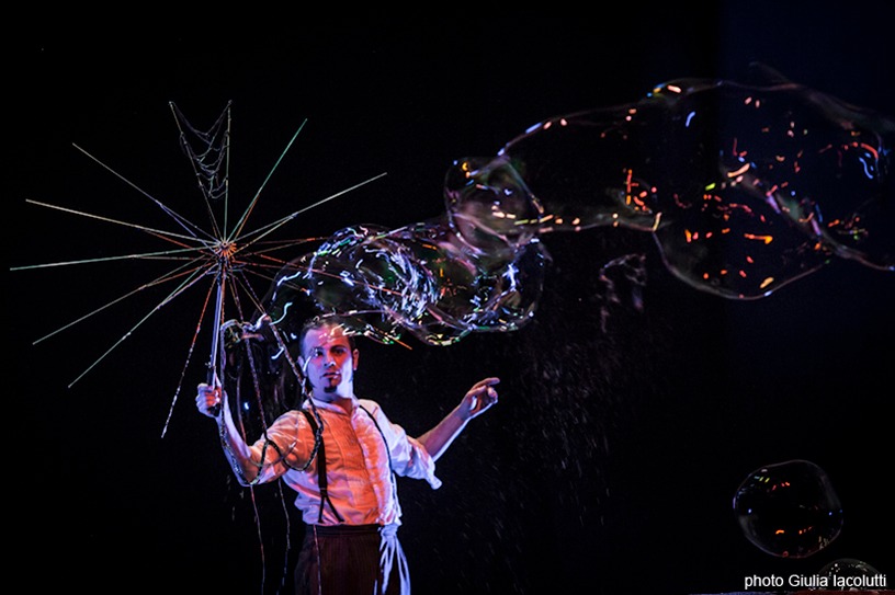 L’OMINO DELLA PIOGGIA di Michele Cafaggi – IL TEATRO SIETE VOI 2024 May be an image of 1 person