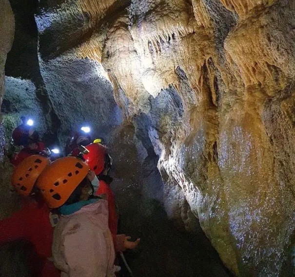 Trekking e visita alle Grotte di Onferno No photo description available.