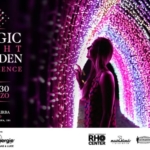 Magic Light Garden Experience Potrebbe essere un'immagine raffigurante 1 persona e testo