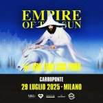 Empire of the Sun live a Milano Potrebbe essere un'immagine raffigurante 1 persona e testo
