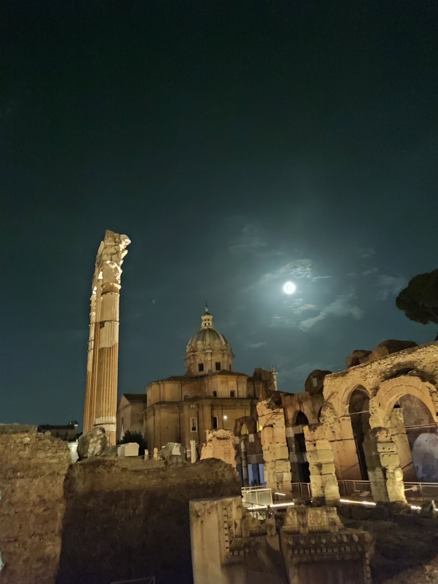 Evento I Fori Imperiali una visita attraverso i secoli Locandina I Fori Imperiali una visita attraverso i secoli - domenica 19 luglio ore 18:00 - 20:00