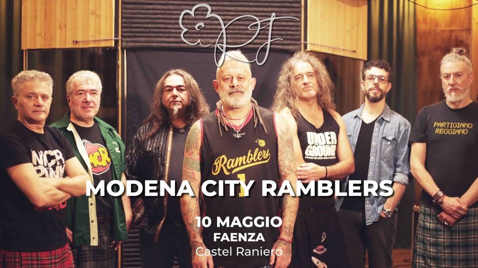 Modena City Ramblers – Romagna in Fiore Potrebbe essere un'immagine raffigurante 7 persone, chitarra e il seguente testo "ماع LER C GROUN yЮ PARTIGIANO REGGIANO ဝုပ္်ာင် Rambler MODENA CITY RAMBLERS 10 MAGGIO FAENZA Castel Raniero"