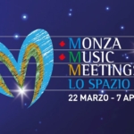 Monza Music Meetings 2025 Potrebbe essere un disegno raffigurante cuore e il seguente testo "M MONZA MUSIC MEETINGS L0 SPAZIO DELLA MUSICA 22 MARZO -7 APRILE 2025"