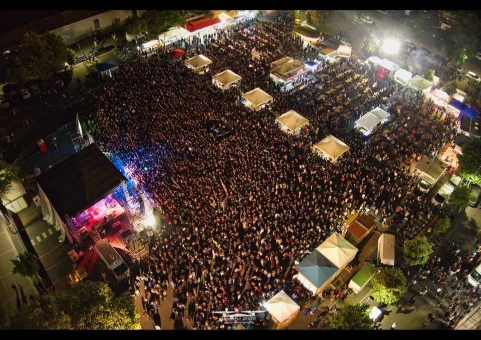 Prato a Tutta Birra 2025 – dal 14 al 18 Maggio – P.zza del Mercato Nuovo Prato Potrebbe essere un'immagine raffigurante il seguente testo "PIAZZA DEL DAL 14AL18 18 Prato MERCATO NUOVO MAGGIO a tutta PRATO BIRRA 13a EDIZIONE MERCOLEDİ GIOVEDÌ VENERDÌ SABATO DOMENICA 14 15 16 17 18"