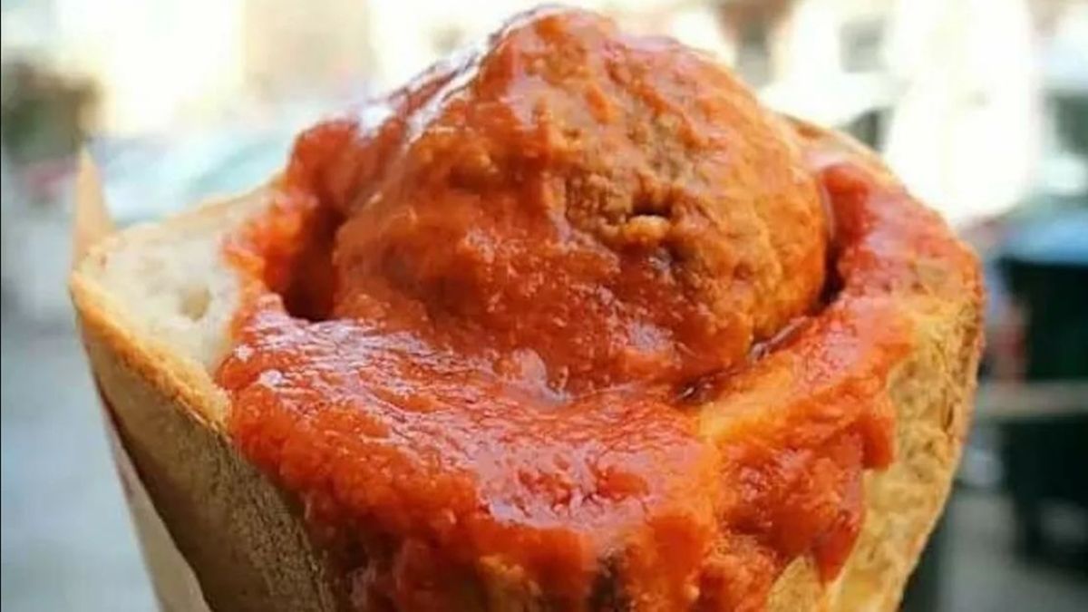 Festa Rò Cuzzitiello cà Porpetta. Salza Irpina (AV) Potrebbe essere un'immagine raffigurante baguette