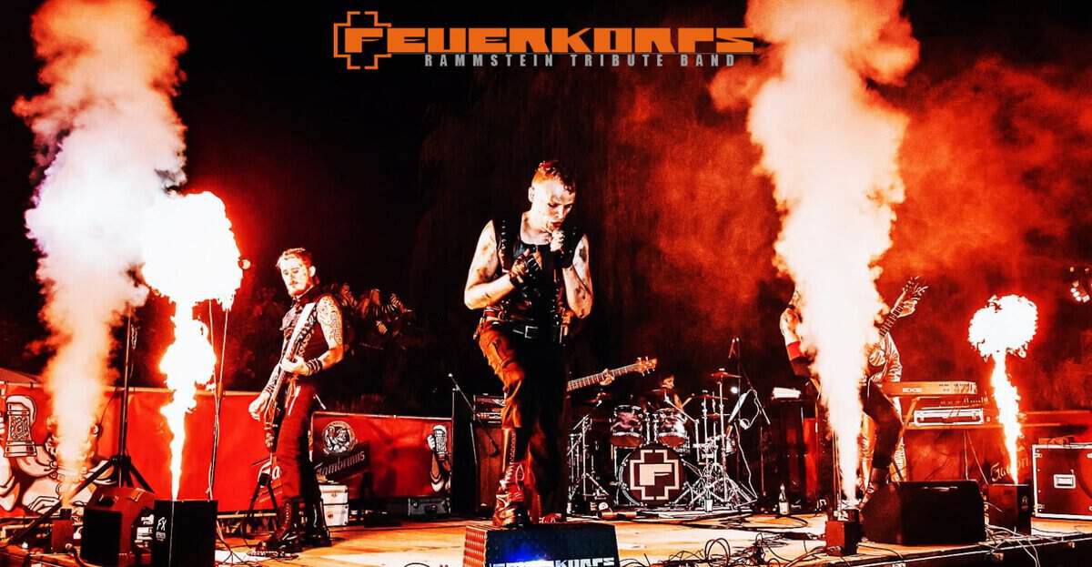 FEUERKORPS – RAMMSTEIN TRIBUTE BAND live@ Biergarten Mönchshof ( Pergine Valsugana,TN ) Potrebbe essere un'immagine raffigurante 2 persone, sassofono, incendio e testo