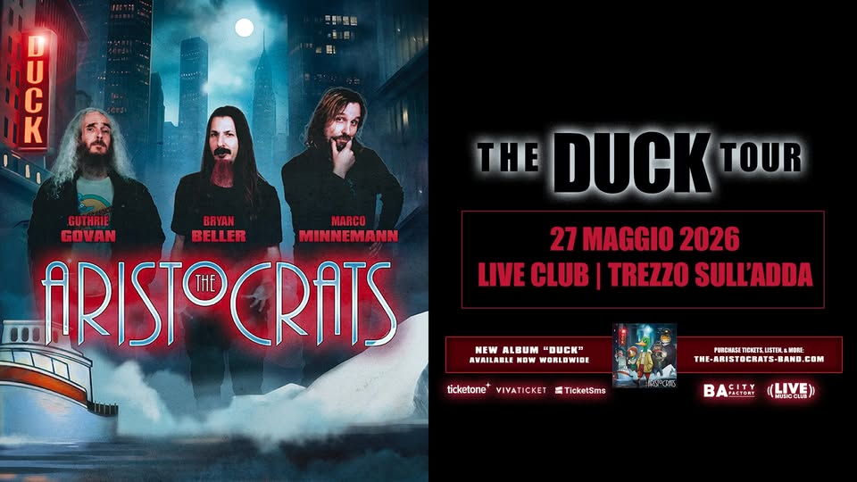 The Aristocrats: The Duck Tour in concerto al Live Club – Trezzo S/A (MI) Potrebbe essere un'immagine raffigurante 3 persone e il seguente testo "프트어토르 ou บ C K THE DUCK TOUR GUTHRIE BRYAN MARCO GOVAN BELLER MINNEMANN ARIST IRISTOCRATS THE CRATS 27 MAGGIO 2026 LIVE CLUB TREZZO SULL'ADDA NEW ALBUM "DUCK* AVAILABLE AYAILABLEMOWWORLDWIDE OW WORLDWIDE ticketone VIVATICKET PIRCHASE TICK CKETS.EISTEN NOBE THE-ARISTOCRATS-BAND.COM CBM TicketSms 本谷大町 BAFACTORT (LIVE) 一 a"