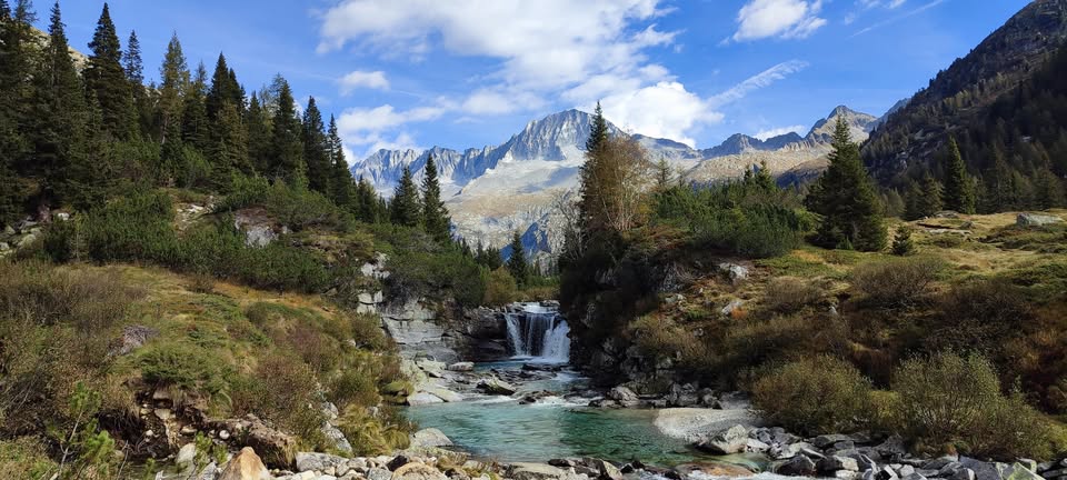 Evento Tra Val di Fumo e Val Adamè, nel regno dei ghiacciai Locandina Tra Val di Fumo e Val Adamè, nel regno dei ghiacciai - da martedì 7 luglio - mercoledì 8 luglio 2026 ore 09:30 ore 16:00