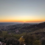 Tramonto da San Giorgio di Valpolicella con degustazione e cena in cantina Nessuna descrizione della foto disponibile.