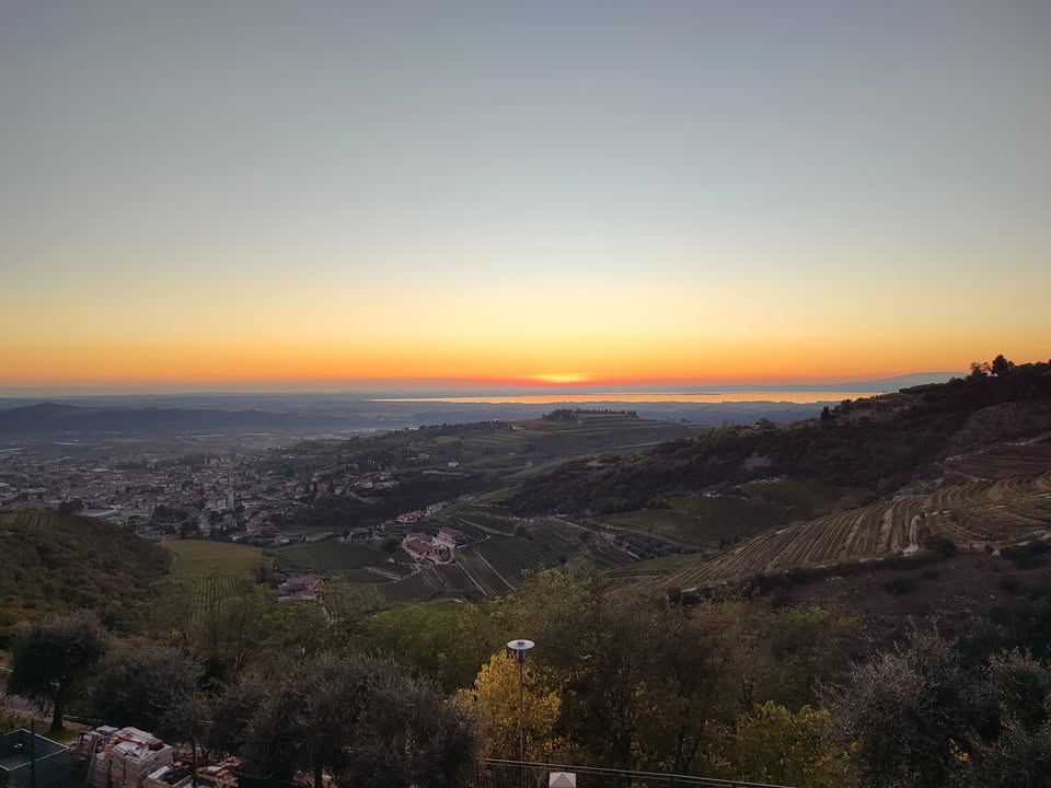 Evento Tramonto da San Giorgio di Valpolicella con degustazione e cena in cantina Locandina Tramonto da San Giorgio di Valpolicella con degustazione e cena in cantina - sabato 20 marzo ore 13:30 - 20:30