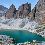 Trekking di due giorni tra le Torri del Vajolet ed il lago di Antermoia, meraviglie del Catinaccio Nessuna descrizione della foto disponibile.