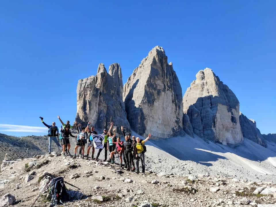 ALTAVIA 4 e ALTAVIA 5 DELLE DOLOMITI con STARTREKK Nessuna descrizione della foto disponibile.