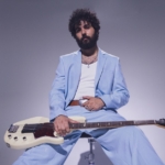 CAMERINO FESTIVAL 2025: VINCEN GARCÍA – Ventura Tour Potrebbe essere un'immagine raffigurante 1 persona e chitarra