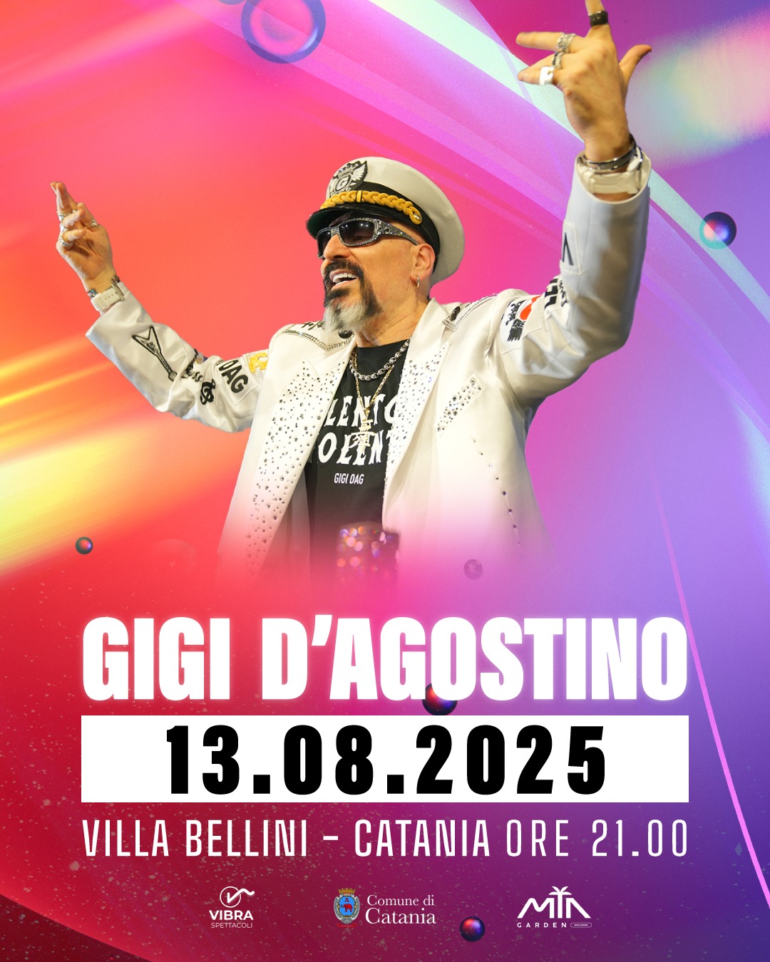 Potrebbe essere un'immagine raffigurante 1 persona e il seguente testo "સद VAG ZENT OEEN GIC/DNG GIGI D'AGOSTINO 13.08.2025 VILLA BELLINI CATANIA ORE 21.00 VIBRA Comunedi di Catania Mボへ GARDENCIN"