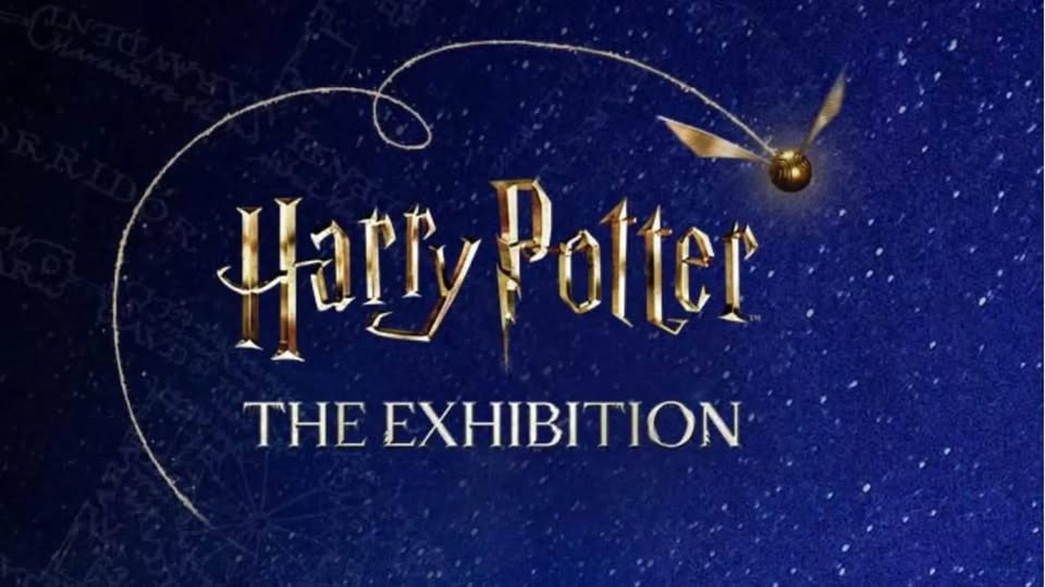 Harry Potter™: The Exhibition dal 19 Maggio 2025 Potrebbe essere un'immagine raffigurante testo