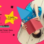 Insieme tra i libri Potrebbe essere un contenuto di pop art raffigurante 2 persone e il seguente testo "A YtONDU tuio tutt FESTIVAL DELL'EDUCAZIONE ron dò dode talenti 11 luglio h 10,00 -12,00 INSIEME TRA ILIBRI A cura dello Specchio dei Tempi, Mano nella Mano Auser, un labortorio di narrazione gratuito. UNPROGETTO D FONDAZIONE CRC"