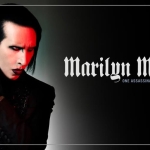 Marilyn Manson | IT-Bergamo Potrebbe essere un contenuto di pop art raffigurante 1 persona e testo