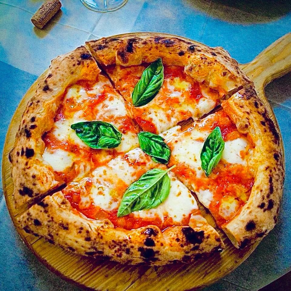 PIZZA FESTIVAL FALCONARA MARITTIMA :: 18/19/20 LUGLIO :: PIAZZA MAZZINI e VIA NINO BIXIO Potrebbe essere un'immagine raffigurante pizza