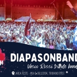 06/08 DiapasonBand – Vasco Rossi Tribute Band | Sound Explosion Tribano (PD) Potrebbe essere un'immagine raffigurante strumento musicale e il seguente testo "생관합구수 SOUND EXPLOSTON ION TRIBANO DIAPASONBAND Vasuo Rossi tribute band AREA FESTE AREAFESTE- VIAG DELEDDA, TRIBANO (PD) 6 agosto"