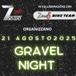 GRAVEL NIGHT Potrebbe essere un'immagine raffigurante bicicletta e il seguente testo "IN INÇOLLÄBORAZIÖNE.CON ,CÓN CHTOSCO SISTERS Zero5 2e6aeTeam KE TEAM ORGANIZZANO 21 AGOST020 OST S.TO2025 25 5 2 GRAVEL NIGHT"