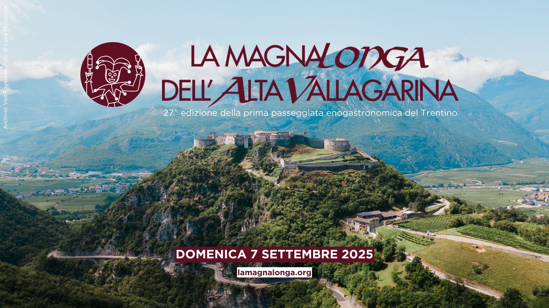 La Magnalonga dell’Alta Vallagarina | Domenica 7 Settembre 2025 Potrebbe essere un'immagine raffigurante il seguente testo "LAMAGNALONGA LA MAGNA ALONGA DELL' DELL'ALTAVALLAGAR ΑΙΤΑ TAVALLAGARINA 27 edizione della prima passeggiata enogastronomica del Trentino DOMENICA 7 SETTEMBRE 2025 lamagnalonga.org org"