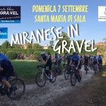MIRANESE IN GRAVEL Potrebbe essere un'immagine raffigurante 4 persone, bicicletta e il seguente testo "spiritalibera spirita libera DOMENICA 7 SETTEMBRE GRAVEL Un modo di essere cicdisto 3an Maria Sala SANTA MARIA Di SALA GABRI CGRAVEL MIRANESE IN GRAVEL"