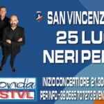 NERI PER CASO in concerto 25 luglio OndaSuOnda Music Festival @SAN VINCENZO (LI) Potrebbe essere un'immagine raffigurante 3 persone e il seguente testo "ትያያን፡ SAN ANVINCENZO (LI) 2025 SANVINCENZ 25 LUGLIO NERI NERIPERCASO PER CASO ondasvonda INIZIOCONCERTIORE 2 21.30 COHINGRESSOGRAT TUTO MUSIC FSTVL PERINFO 390565 COMUNEŞANVINCENZO.L.T"