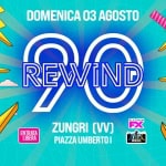 REWIND 90 – ZUNGRI VV Potrebbe essere un contenuto di pop art raffigurante una o più persone e il seguente testo "钱钱 DOMENICA 03 AGOSTO C90 ELIERANTA LIBERA 20 REWVIND PLATINUM ENTRATA ZUNGRI (VV) FX PIAZZA UMBERTOI VIP MUSIC"