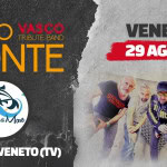 Nuovo Fronte del Vasco live @ Sapori di Mare Mogliano Veneto (TV) Potrebbe essere un'immagine raffigurante 6 persone e il seguente testo "NUOVO VASCO TRIBUTE BAND FRONTE VENERDI 29 AGOSTO Sapori apori SaporiMare diMare are di STRANGEK HATK AN おら MOGLIANO VENETO ጠህ)"
